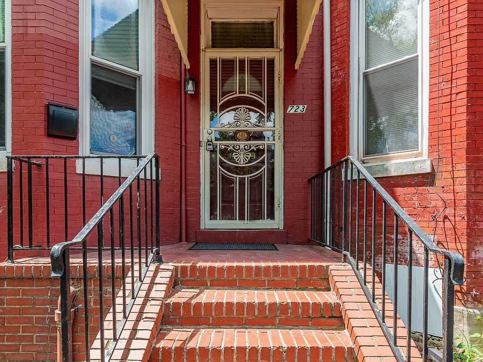 1st image of 723 W Clay St