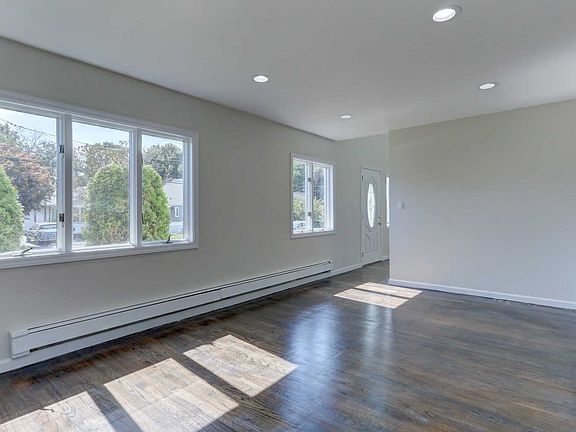 4th image of 689 Arlington Ave