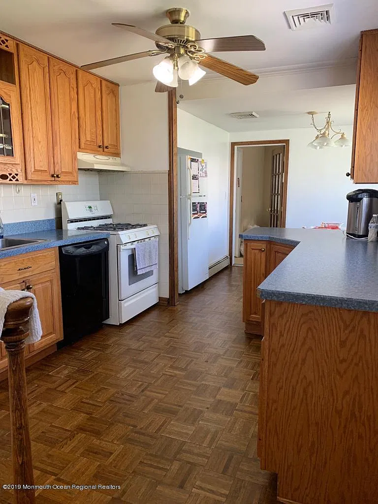 4 bed, 1870 sqft, $2,000 — Photo 2