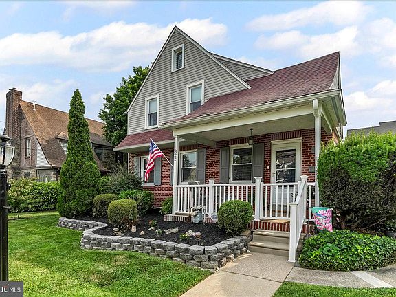 2nd image of 822 Anderson Ave