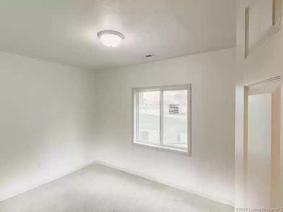 4th image of 422 E Poplar St #B