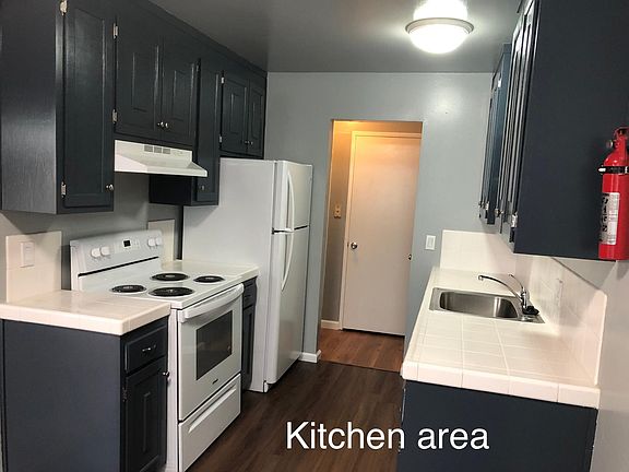 3rd image of 643 Villa St APT 1