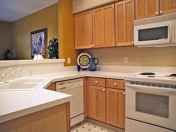 Kitchen with Eatting Area