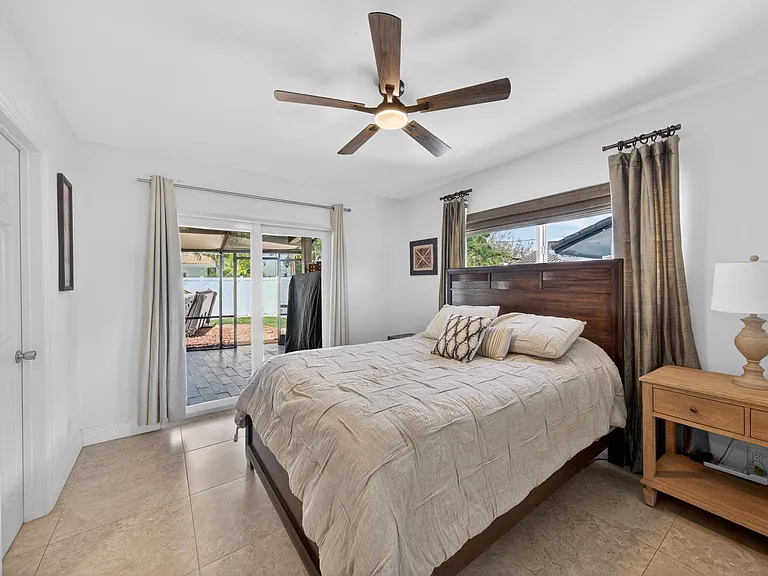 1571 SE 24th Ave — Photo 15