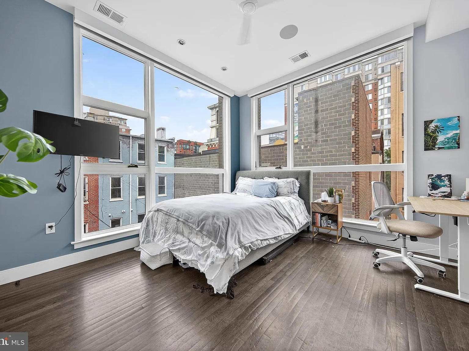 1 bed, 1.0 bath, 311 sqft, $1,925 — Photo 1