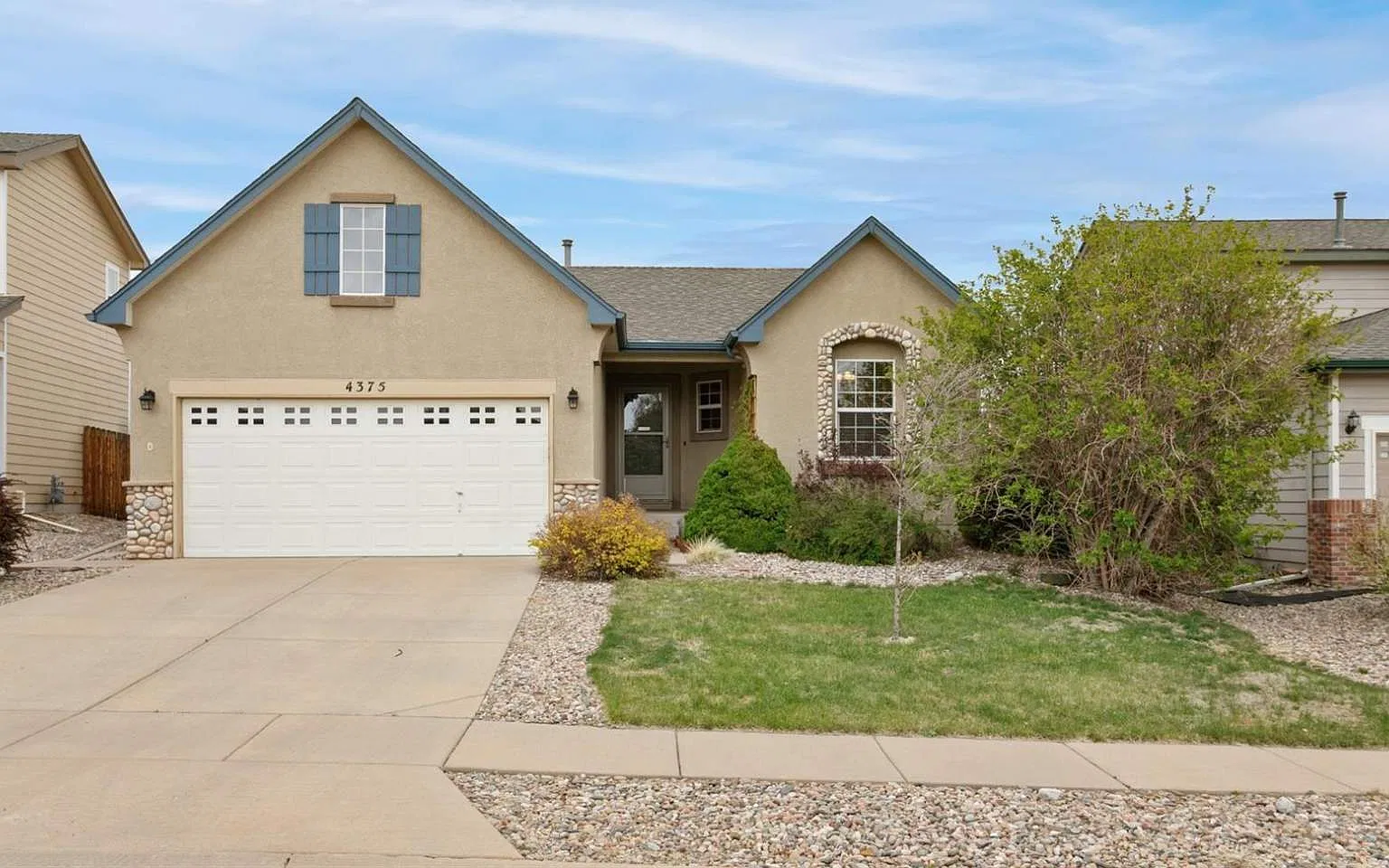 3 bed, 1177 sqft, $2,400 — Photo 1
