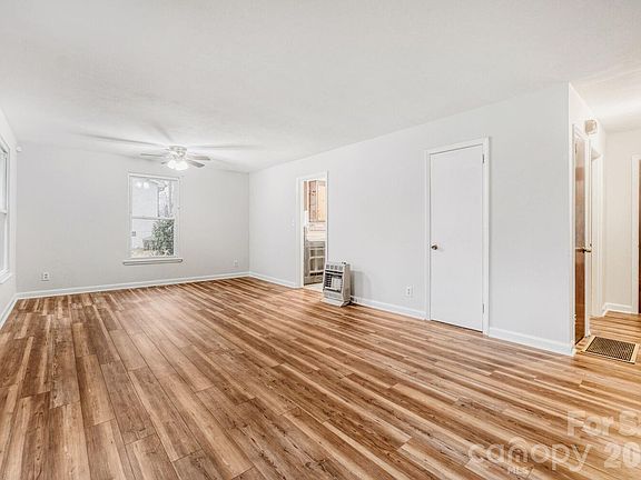 3rd image of 3728 Seaforth Dr