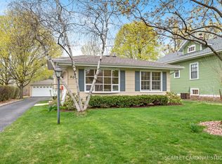 907 W Lincoln Ave, Wheaton, IL 60187