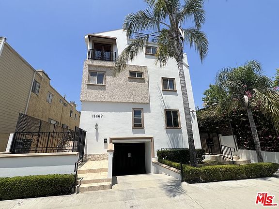 2nd image of 11469 Moorpark St