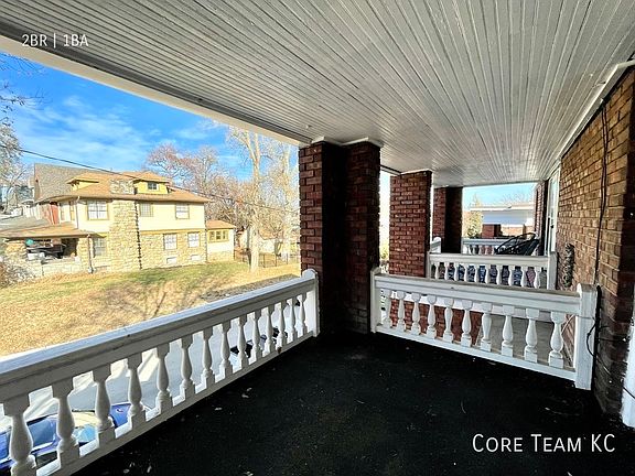 2nd image of 3700 Wyandotte St #221-2W