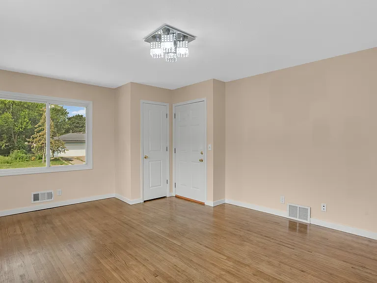 4949 Jackson St NE — Photo 5