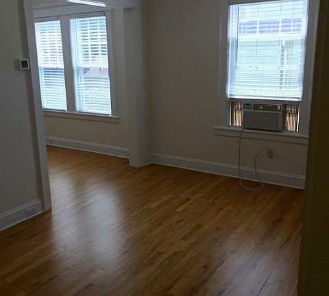 Partial living and dinning room.
Hardwood ( Oak ) floors.