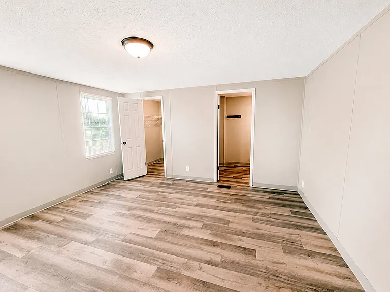Silverstone Manufactured Home Community — Photo 10