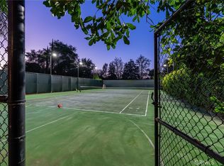 22955 Collins St, Woodland Hills, CA 91367