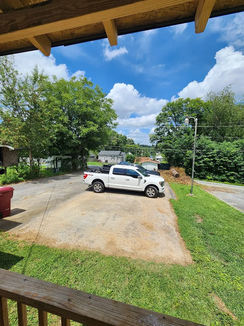 3 bed, 1800 sqft, $1,800 — Photo 3