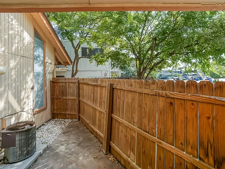 1122 Hollow Creek Dr #1 — Photo 16