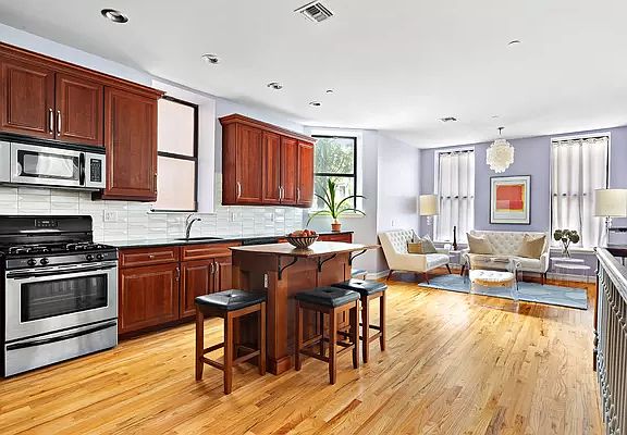 2nd image of 103 W 118th St APT 1B