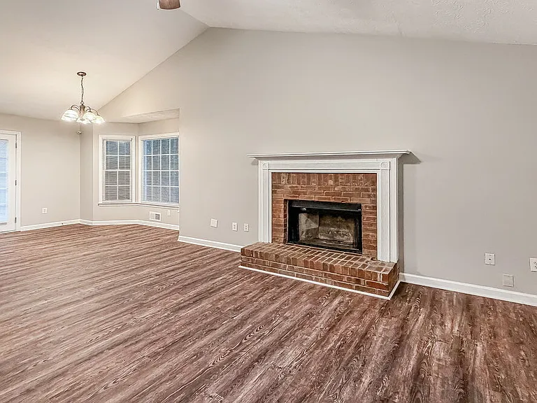140 Loxley Ct — Photo 5