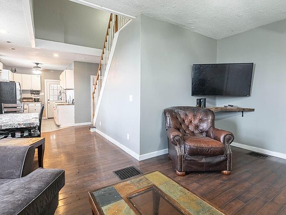 5th image of 360 Fairview Dr