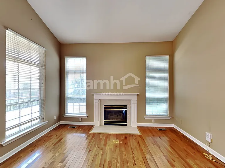 317 Stone Heath Ct — Photo 4