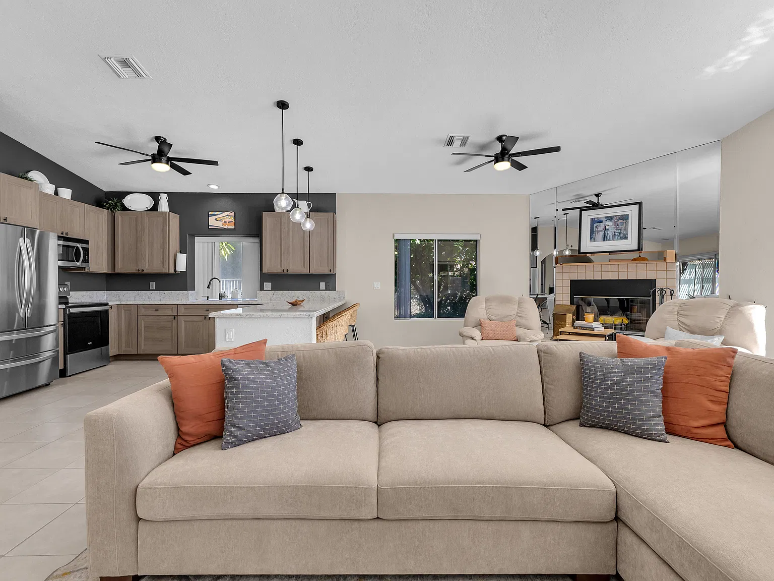 3 bed, 1900 sqft, $4,000 — Photo 3