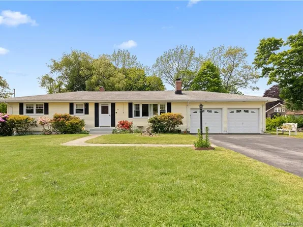 25 Sandy Hollow Drive, Waterford, CT 06385