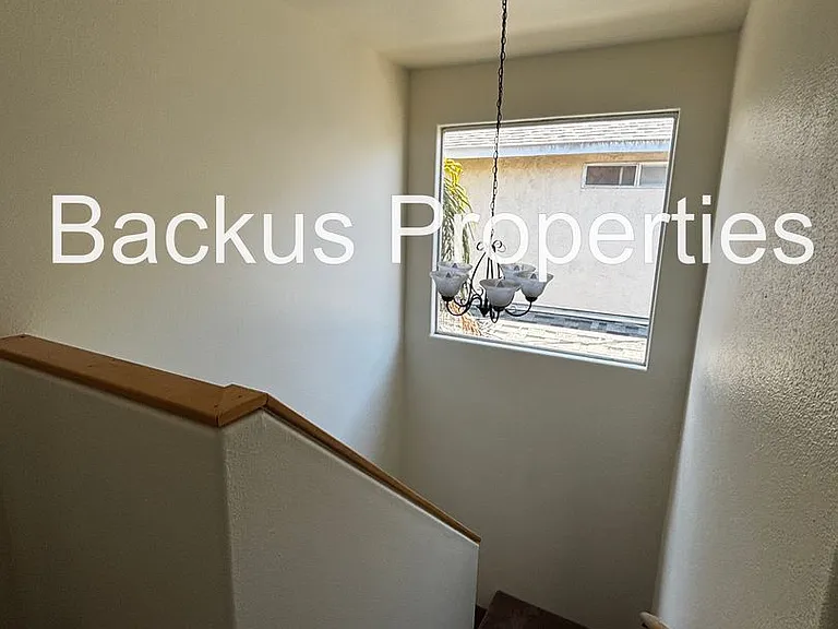 1065 Kensington Way — Photo 13