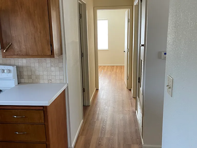 212 Skylark Dr — Photo 5
