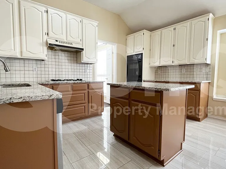 5603 Stonehenge Dr — Photo 3