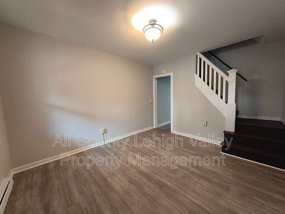 4th image of 339 W Lincoln St