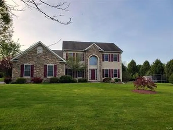 3836 Buck Hill Cir, Schnecksville, PA 18078