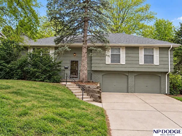 1114 S Grandview Ave, Papillion, NE 68046