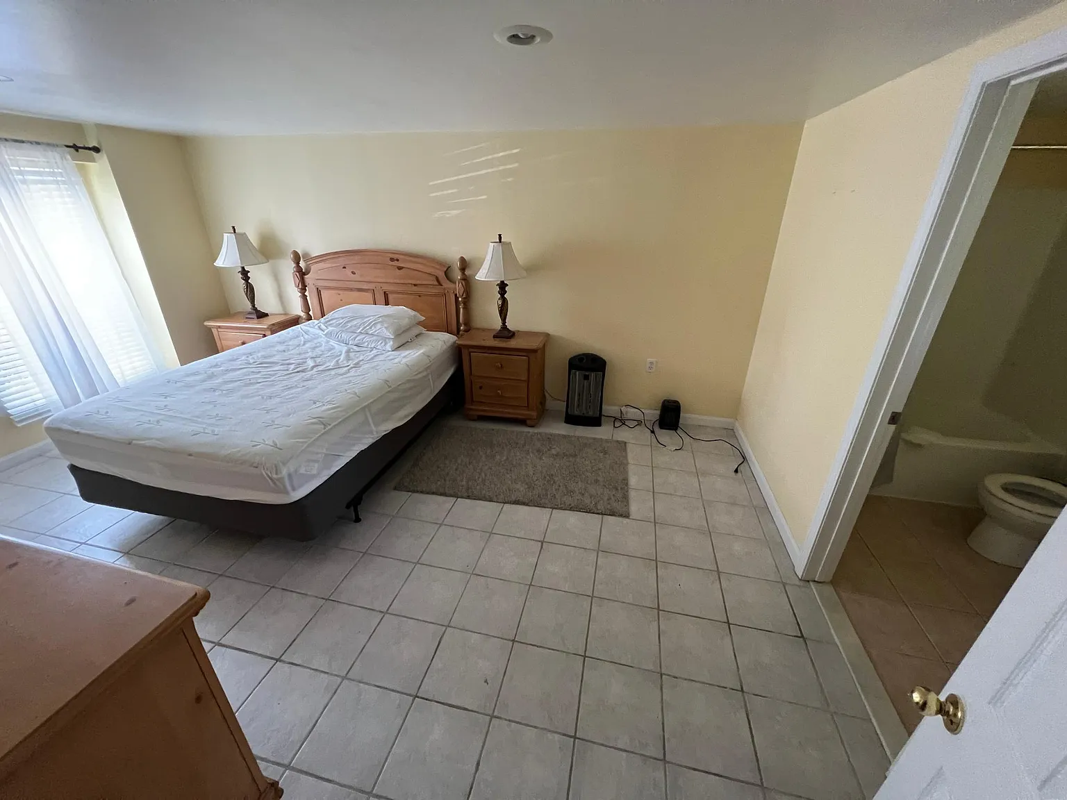 3 bed, 1272 sqft, $3,300 — Photo 3