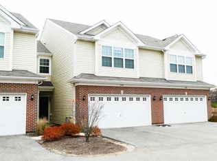 1032 Turin Dr, Hampshire, IL 60140