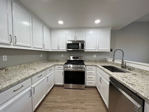 4th image of 490 Whitechapel Ave