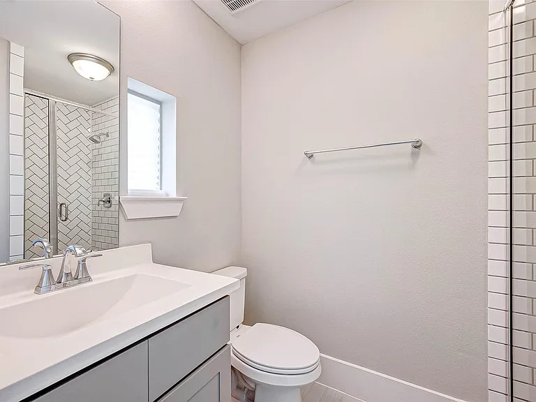 715 Algona Ave — Photo 36
