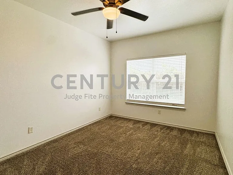 212 Lasso Cir — Photo 8