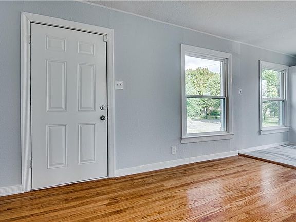 4th image of 2042 Cedar Crest Blvd