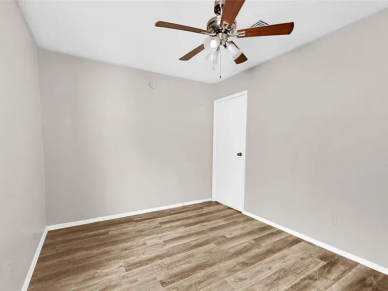 22115 Diane Dr — Photo 16