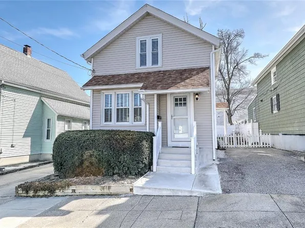 42 Gerald St, Pawtucket, RI 02860