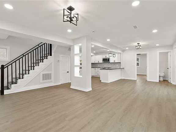 4th image of 4039 Ruby Ave