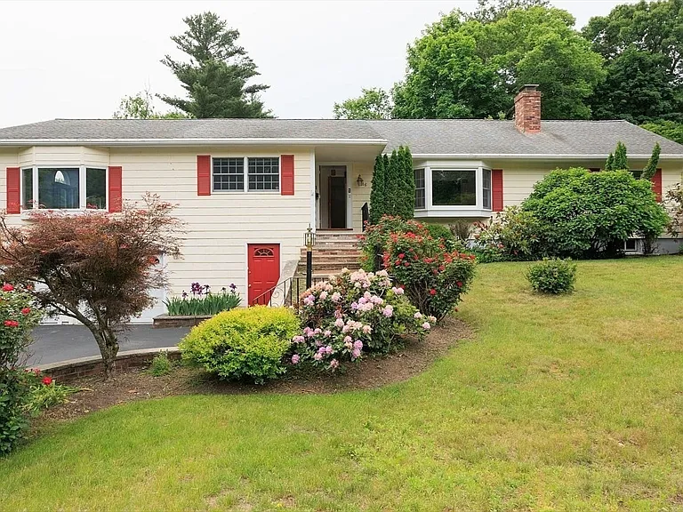 16 Westwood Rd — Photo 20
