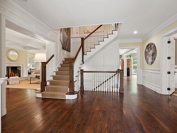 5th image of 10 W Hills Ct