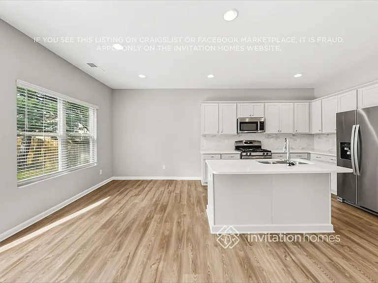 555 S Fortune Way — Photo 7