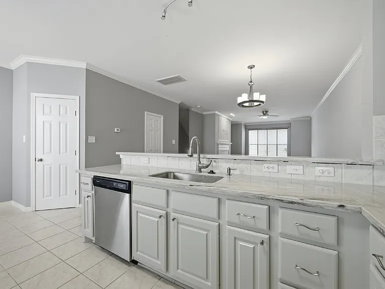 2913 Crawford St #B — Photo 13