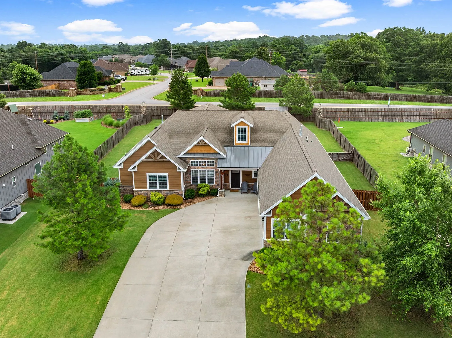 4 bed, 3.5 bath, 3080 sqft, $3,900 — Photo 4