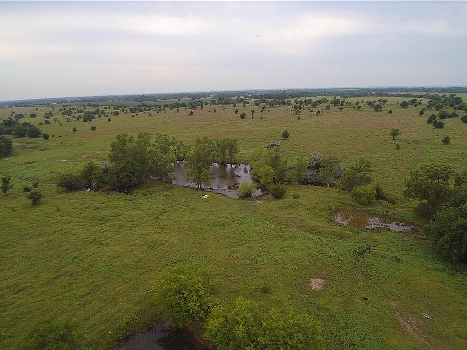2nd image of 4263 SW Hopkins Switch Rd