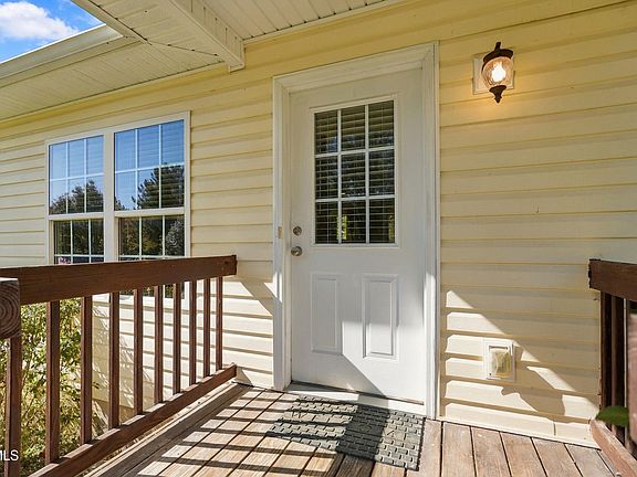4th image of 2549 Weaver Pike