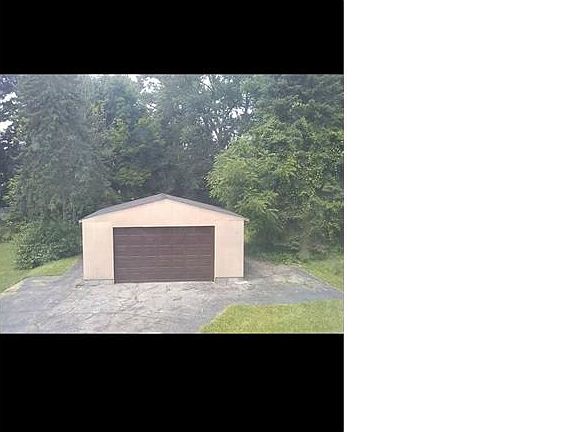 5th image of 233 Laird Ave NE