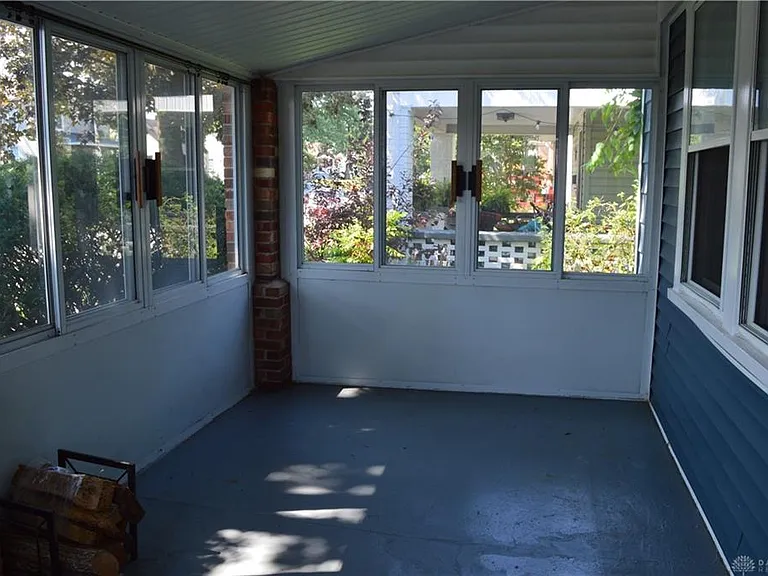 2752 Springmont Ave — Photo 2